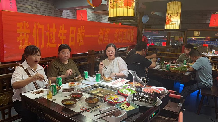 我們過(guò)生日啦