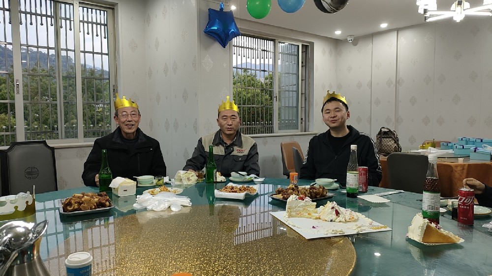 讓激情點燃夢想----浙光電子員工生日宴會